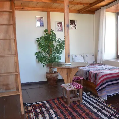 Taksiyarhis Guest house 3*