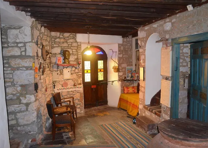 Taksiyarhis Pensión Ayvalı