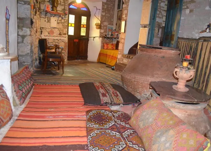 Taksiyarhis Pensión Ayvalı