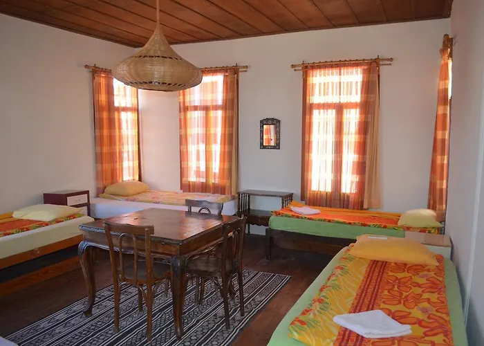 Taksiyarhis Pensión 3*