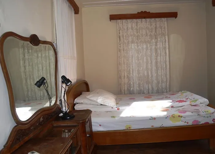 Pensión Taksiyarhis