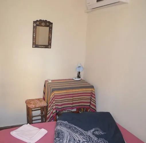 Taksiyarhis Pensión Ayvalı