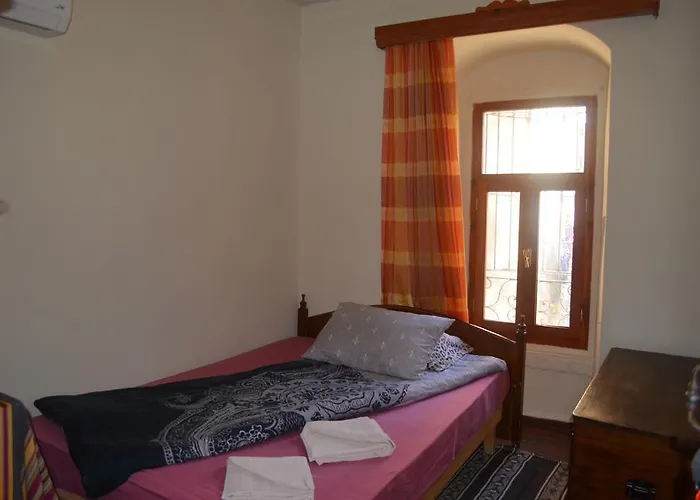 Pensión Taksiyarhis 3*