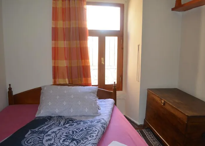 Taksiyarhis Pensión Ayvalı