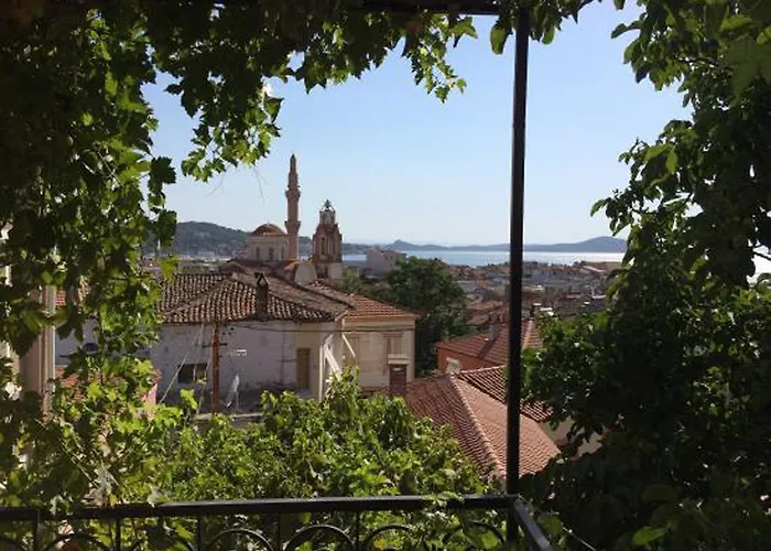 Pensión Taksiyarhis