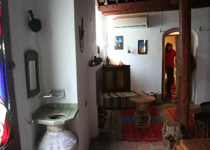 Taksiyarhis Pensión Ayvalı