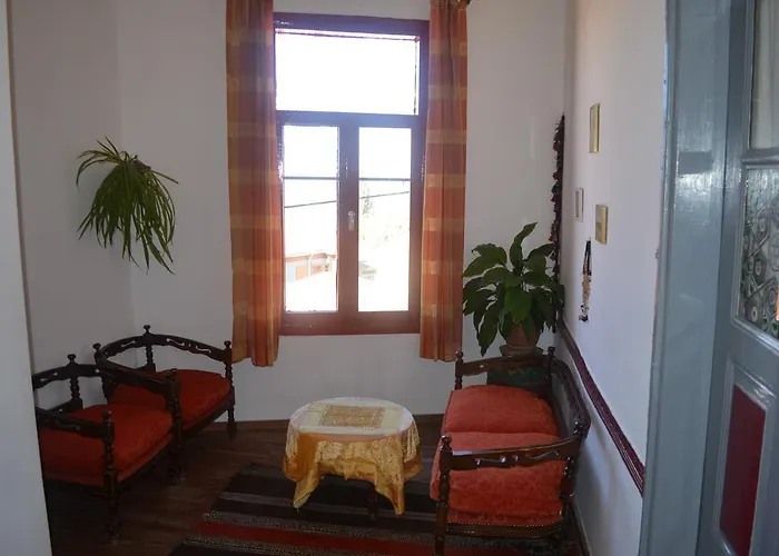 Taksiyarhis Pensión Ayvalı