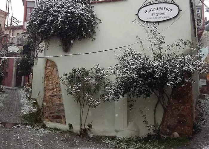 Pensión Taksiyarhis 3*