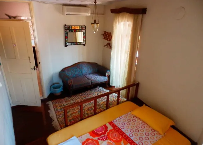 Pensión Taksiyarhis Ayvalı