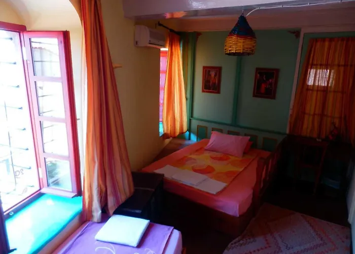 Taksiyarhis Pensión Ayvalı