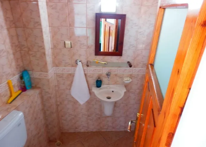 Taksiyarhis Pensión Ayvalı