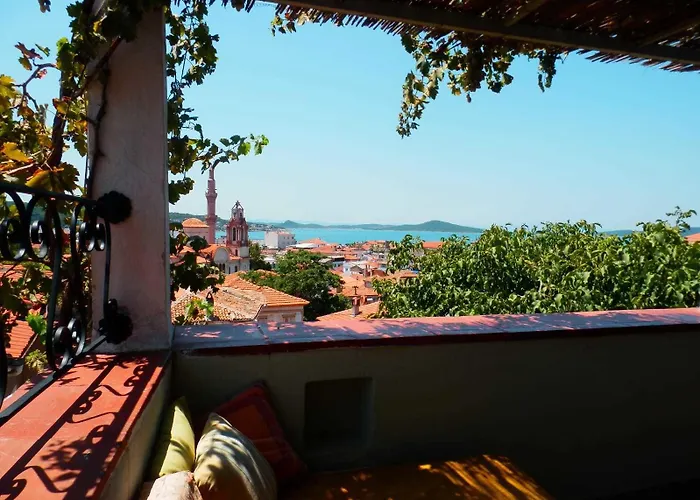 Pensión Taksiyarhis