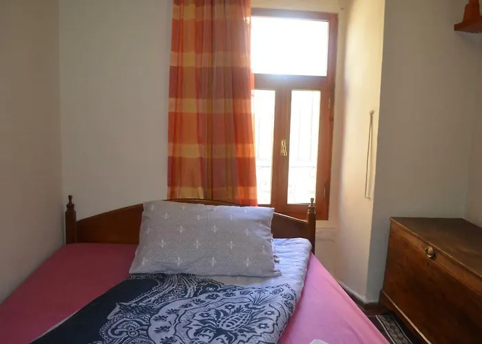 Pensión Taksiyarhis 3*