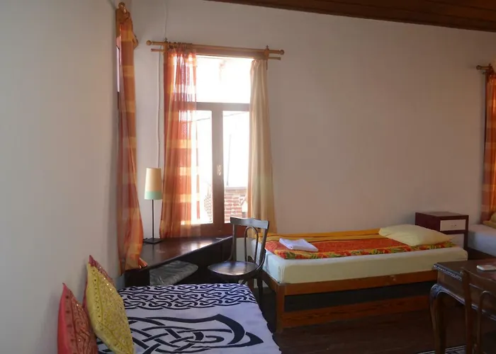 Taksiyarhis Pensión 3*