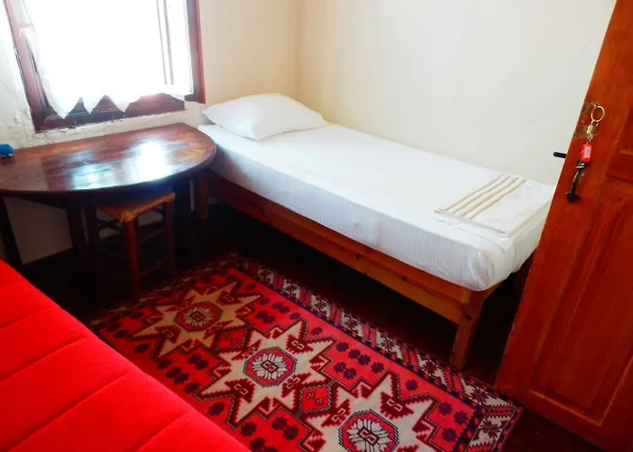 Taksiyarhis Pensión 3*